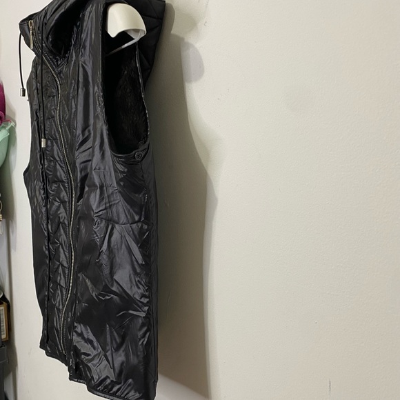 Dawn Levy Sly II Chevron Puffer Hooded Vest Size medium - Picture 3 of 16